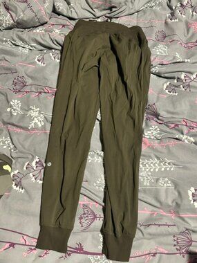 Lululemon size 4 dance studio joggers